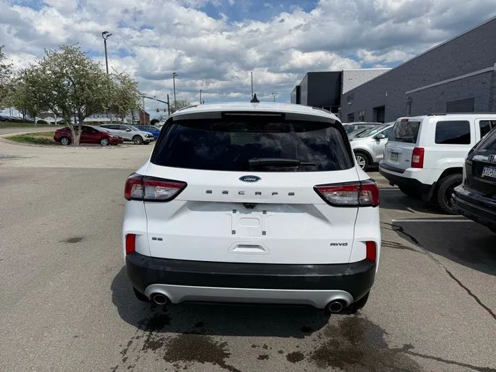 2022 Ford Escape - view 4