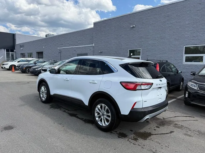 2022 Ford Escape - view 5