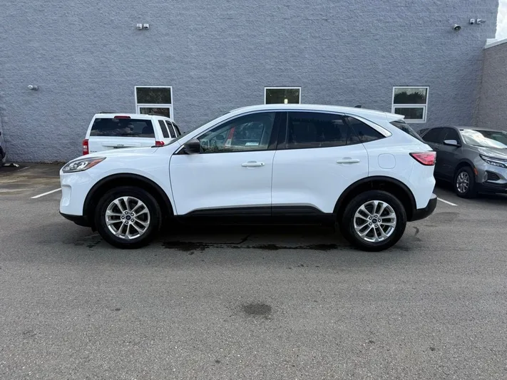 2022 Ford Escape - view 6