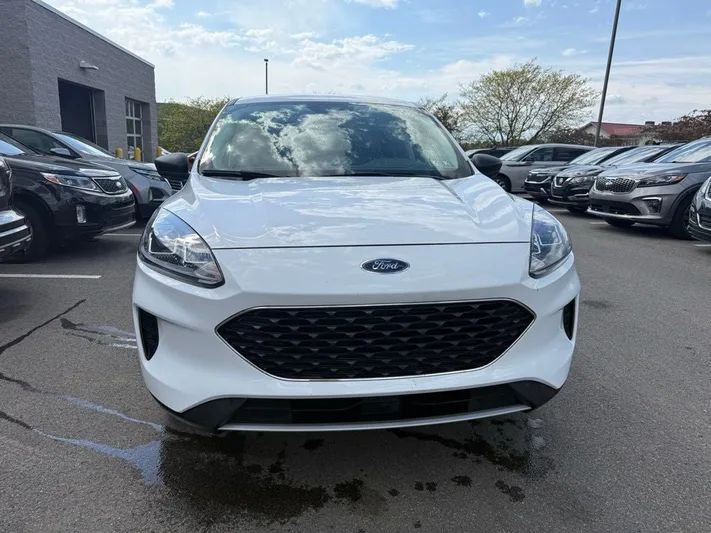 2022 Ford Escape - view 8