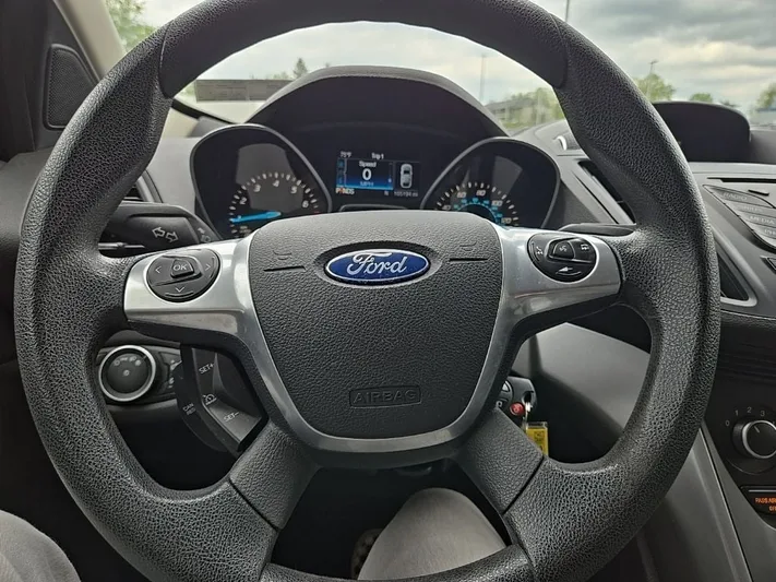 2016 Ford Escape - view 16
