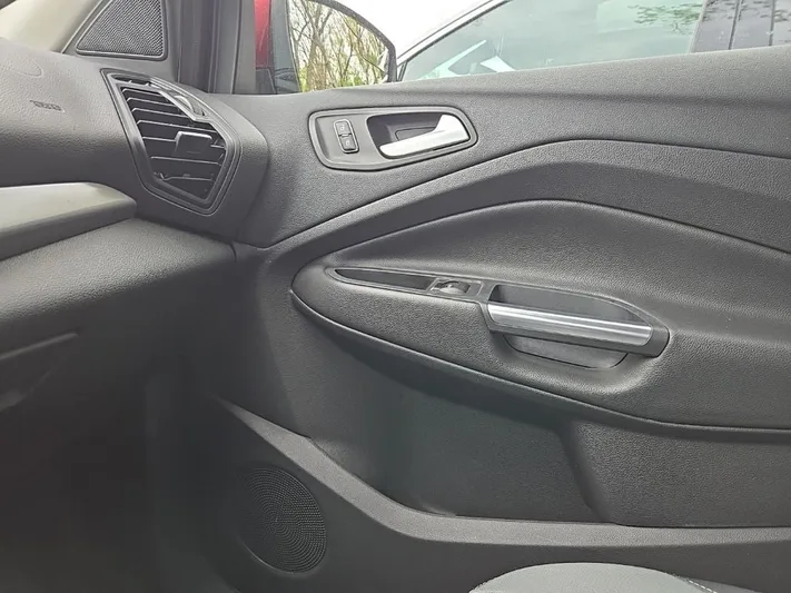 2016 Ford Escape - view 25