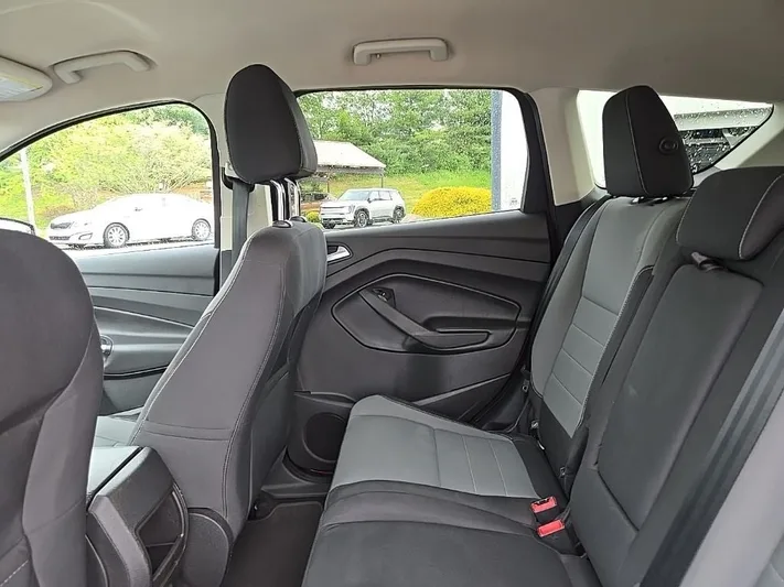 2016 Ford Escape - view 31