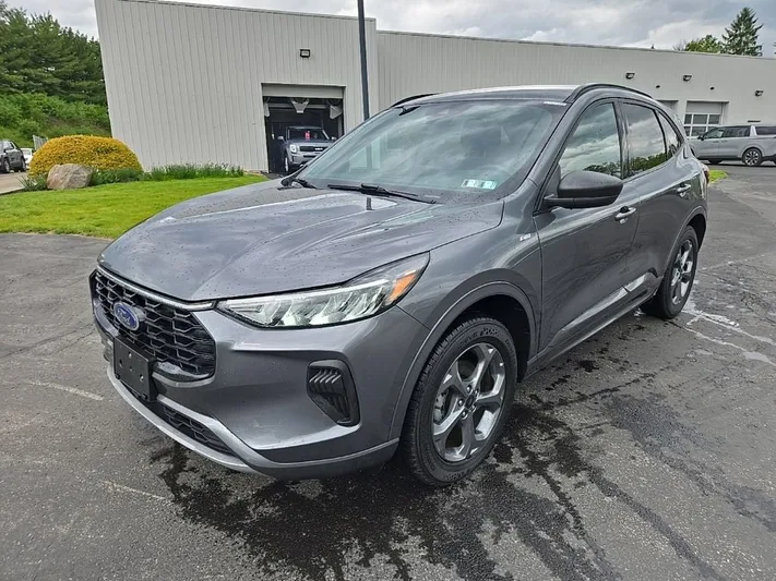 2024 Ford Escape - view 10