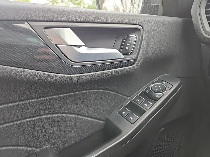 2024 Ford Escape - view 17