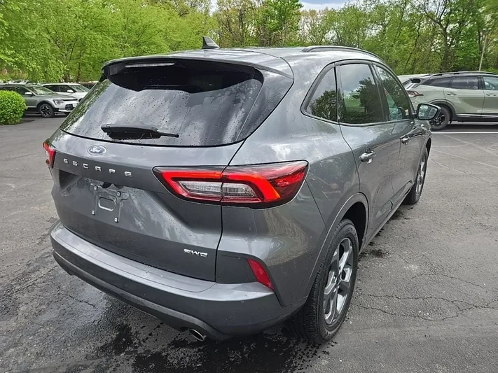 2024 Ford Escape - view 3