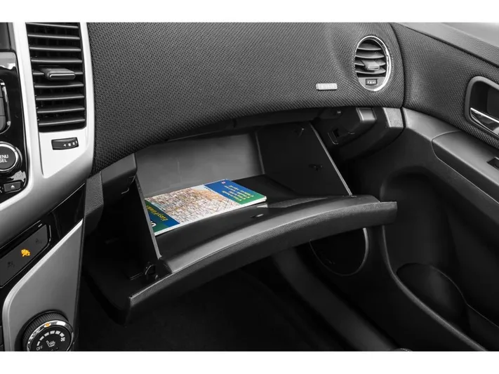 2015 Chevrolet Cruze - view 12