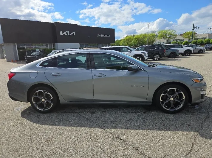 2023 Chevrolet Malibu - view 2