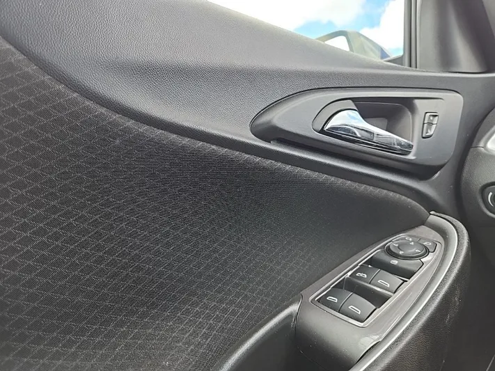 2023 Chevrolet Malibu - view 16