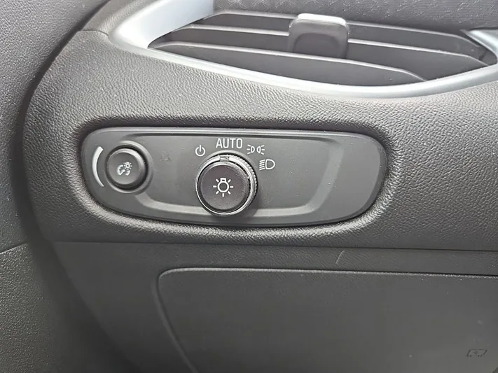 2023 Chevrolet Malibu - view 17