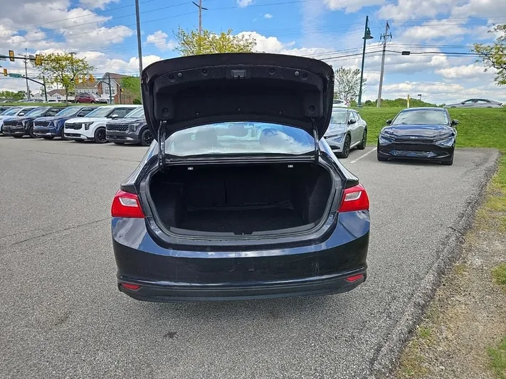 2023 Chevrolet Malibu - view 5