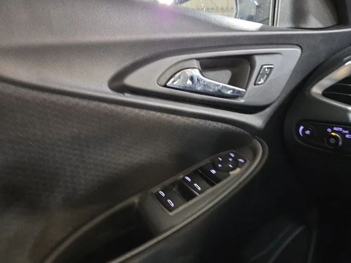 2023 Chevrolet Malibu - view 12