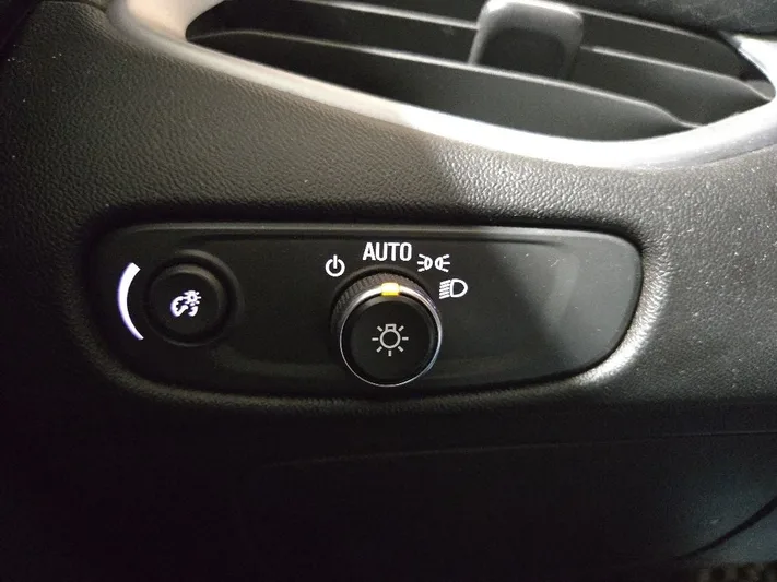 2023 Chevrolet Malibu - view 13