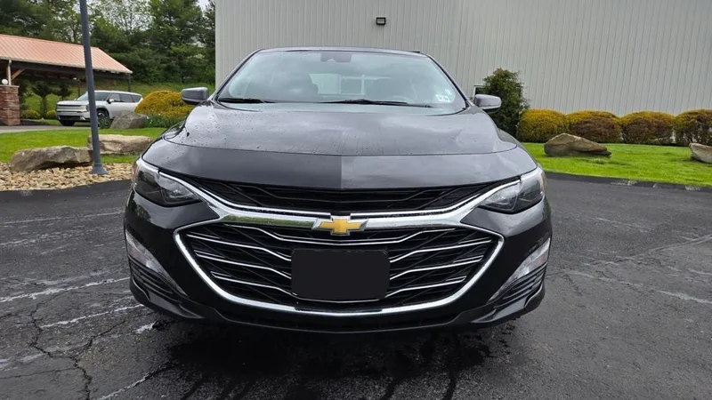 2023 Chevrolet Malibu - view 6