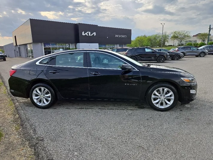 2023 Chevrolet Malibu - view 2