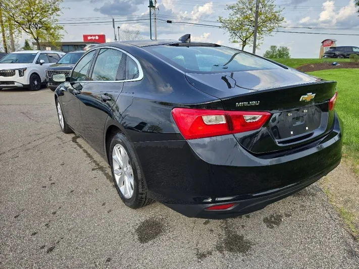 2023 Chevrolet Malibu - view 5