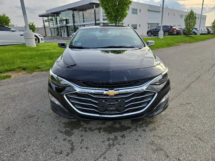 2023 Chevrolet Malibu - view 8