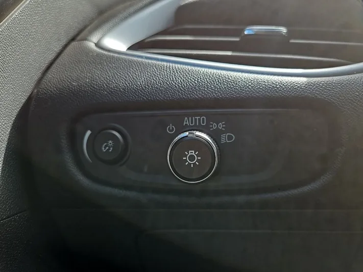 2023 Chevrolet Malibu - view 17
