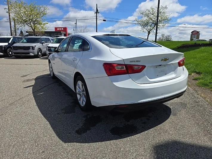 2023 Chevrolet Malibu - view 5