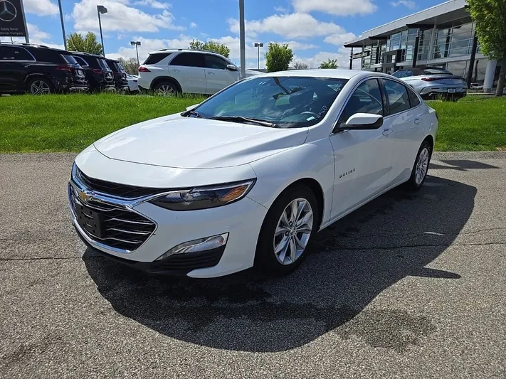 2023 Chevrolet Malibu - view 8