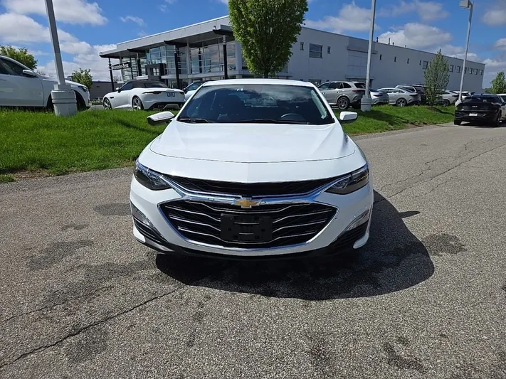 2023 Chevrolet Malibu - view 9