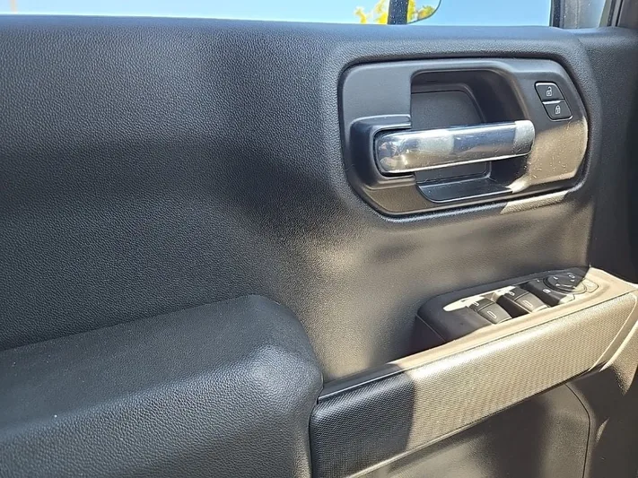 2020 Chevrolet Silverado - view 19
