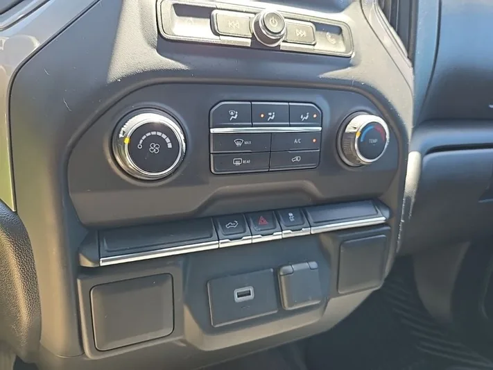 2020 Chevrolet Silverado - view 24