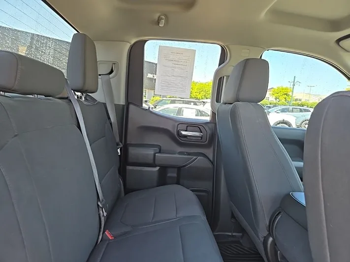 2020 Chevrolet Silverado - view 31