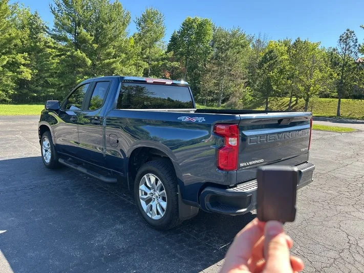 2020 Chevrolet Silverado - view 5