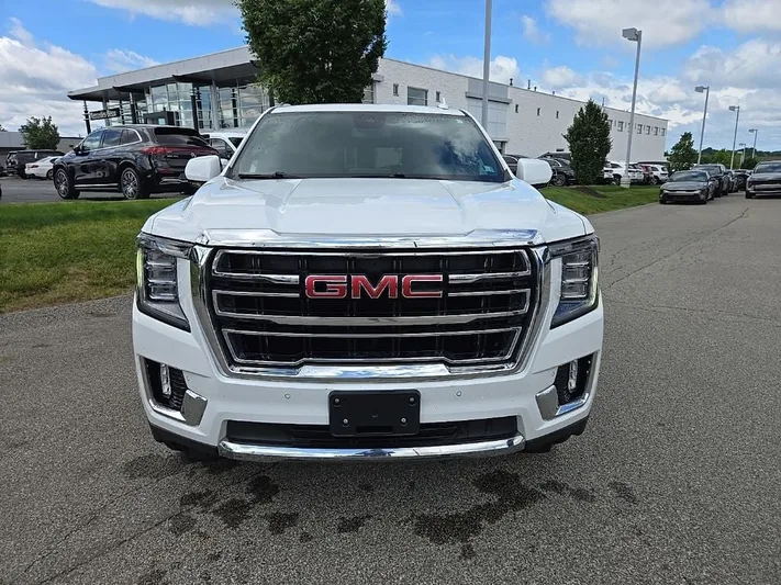2023 GMC Yukon - view 11