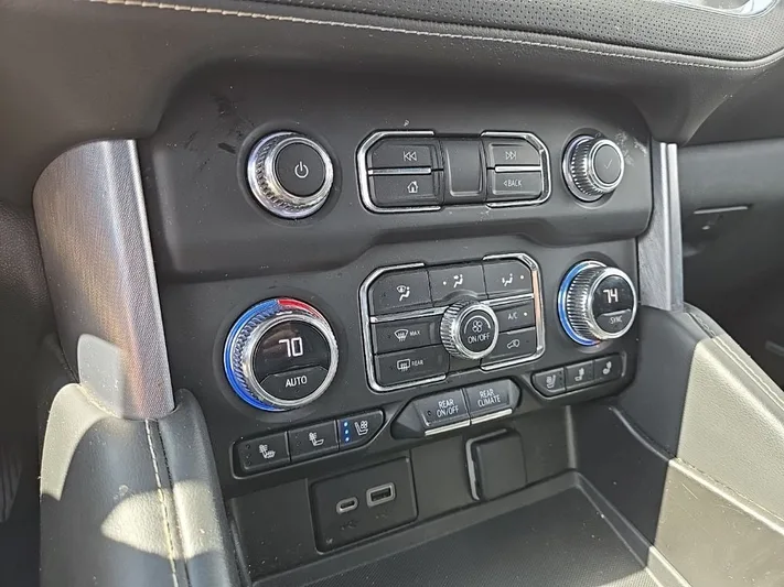 2023 GMC Yukon - view 17