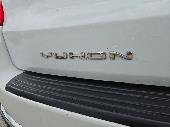 2023 GMC Yukon - view 5