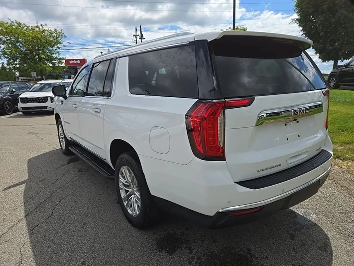 2023 GMC Yukon - view 7