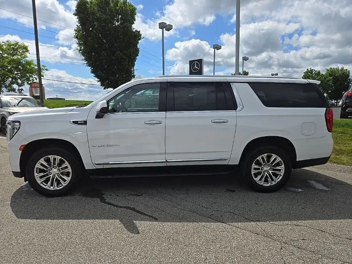 2023 GMC Yukon - view 9