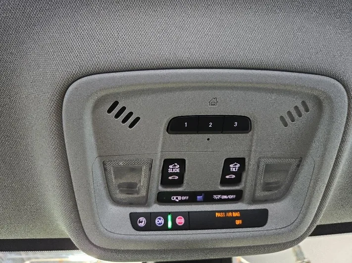 2018 Chevrolet Traverse - view 28