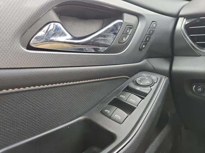 2018 Chevrolet Traverse - view 14