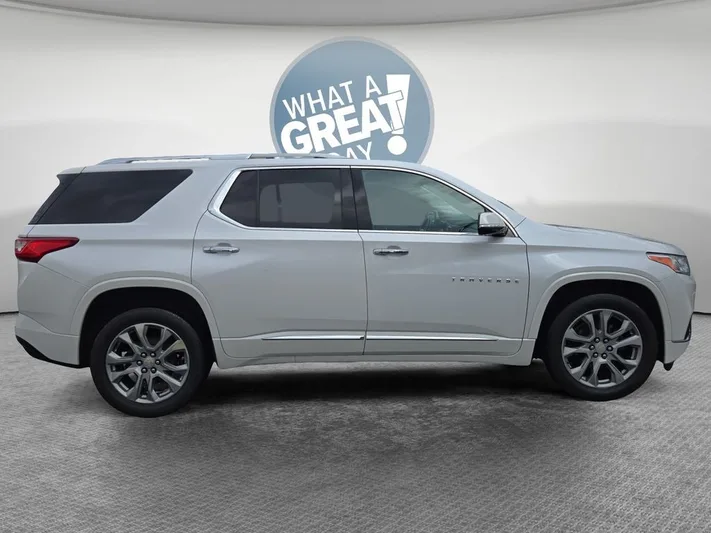 2018 Chevrolet Traverse - view 2