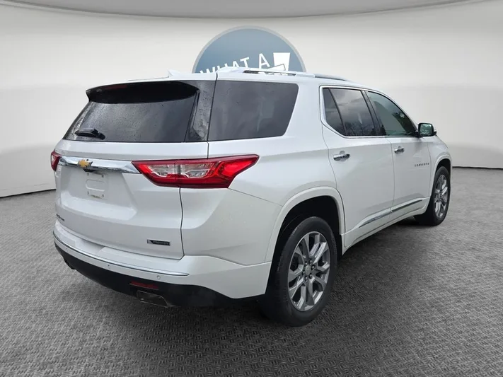 2018 Chevrolet Traverse - view 3