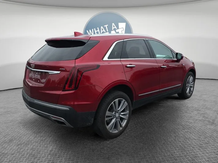 2024 Cadillac XT5 - view 3