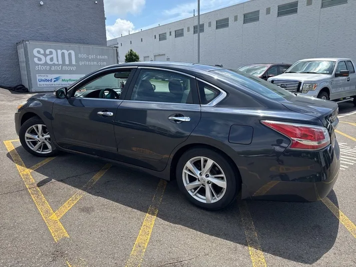 2015 Nissan Altima - view 4