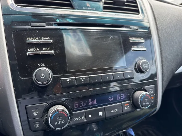 2015 Nissan Altima - view 8