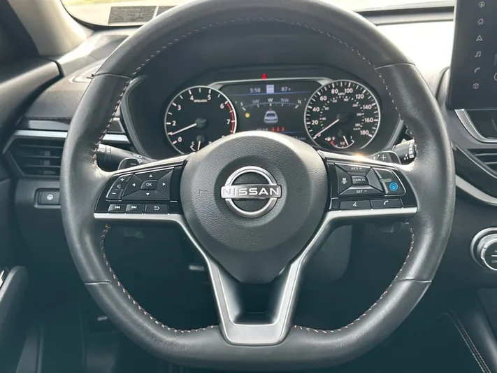2023 Nissan Altima - view 15