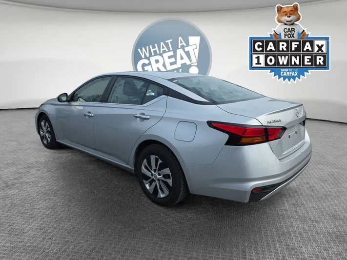 2023 Nissan Altima - view 6