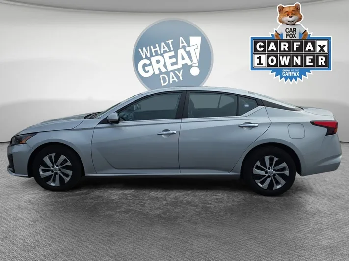 2023 Nissan Altima - view 7