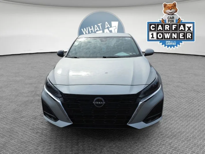 2023 Nissan Altima - view 9