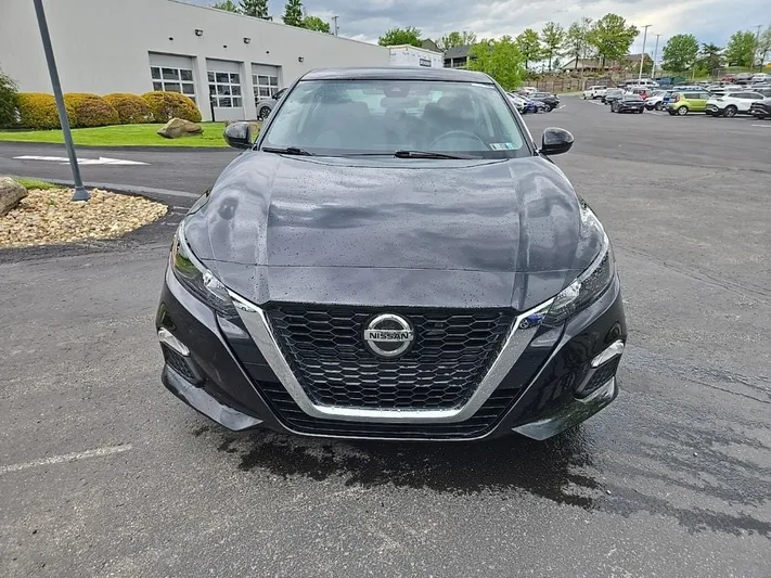 2022 Nissan Altima - view 12