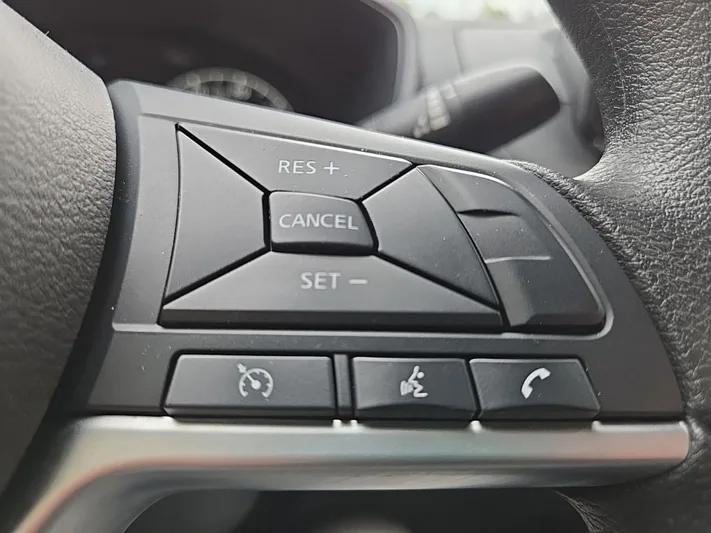 2022 Nissan Altima - view 17