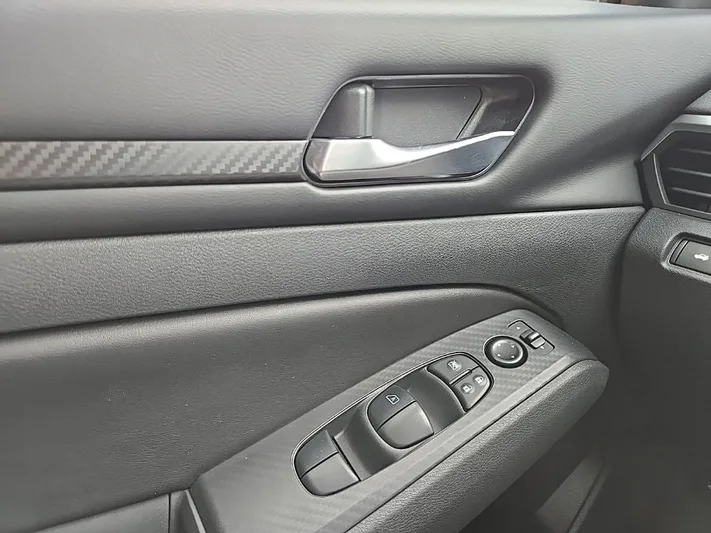 2022 Nissan Altima - view 18