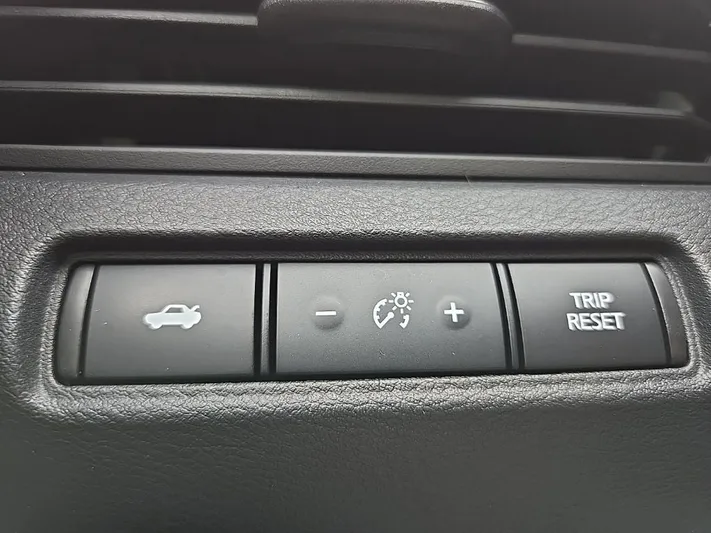 2022 Nissan Altima - view 19