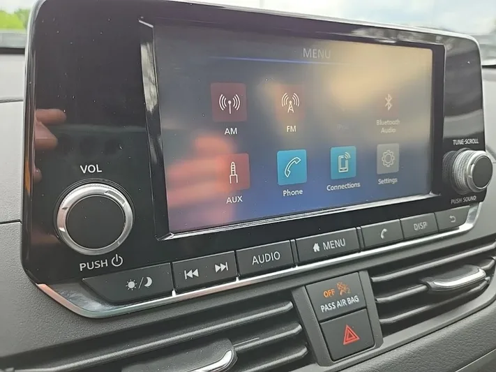 2022 Nissan Altima - view 22